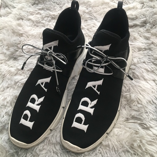 人気新品 PRADA - 日本サイズ27から28位な方に。 美品 PRADAスニーカー