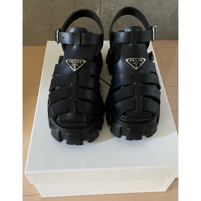 送料0円】 PRADA pradaのグルカサンダル、美品です! - サンダル
