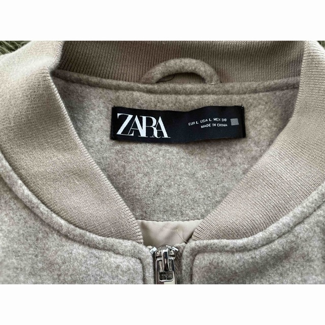 ZARA(ザラ)のzara プラッシュボンバージャケット　ザラ　ベージュ　L size レディースのジャケット/アウター(ブルゾン)の商品写真