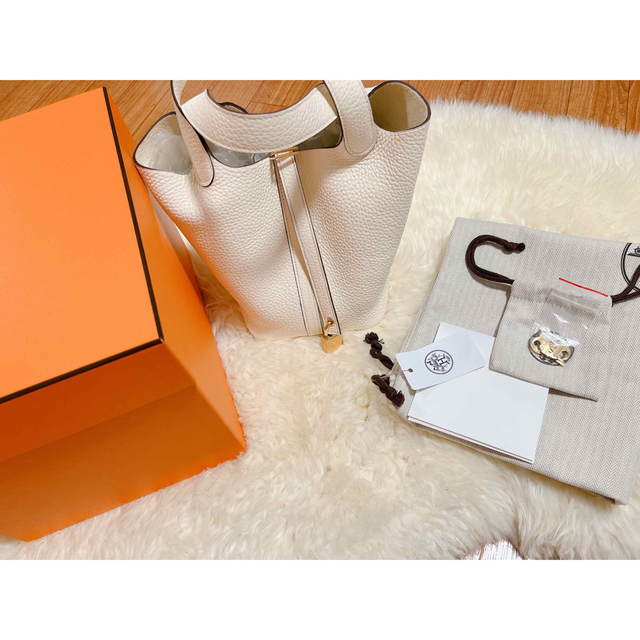 Hermes(エルメス)のHERMES ピコタンロック 18 PM ナタ　ゴールド金具 レディースのバッグ(ハンドバッグ)の商品写真