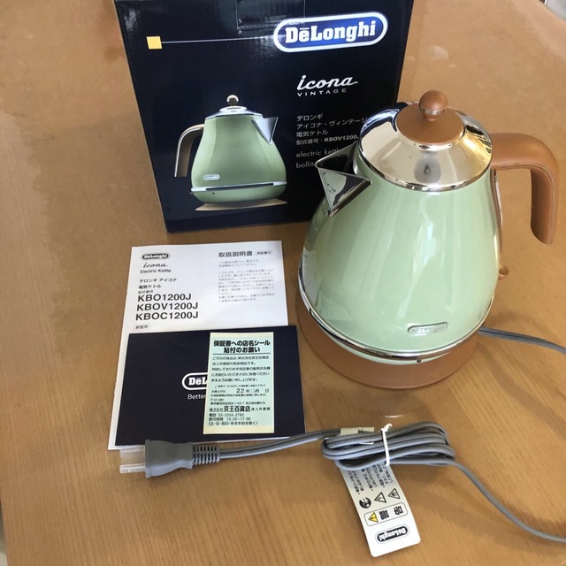 DeLonghi(デロンギ)のケトル　デロンギ　アイコナ　グリーン　ヴィンテージ　KBOV1200J-GR スマホ/家電/カメラの生活家電(電気ケトル)の商品写真