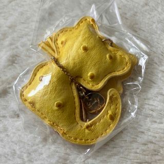 新品★猫キーホルダー　イエロー(キーホルダー)