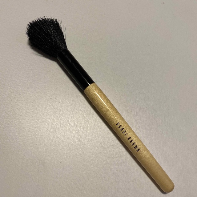 BOBBI BROWN(ボビイブラウン)のBOBBI BROWN パウダーブラシ　SHEER POWDER BRUSH コスメ/美容のメイク道具/ケアグッズ(ブラシ・チップ)の商品写真