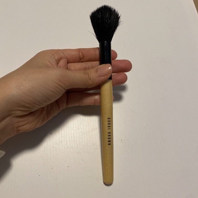 BOBBI BROWN(ボビイブラウン)のBOBBI BROWN パウダーブラシ　SHEER POWDER BRUSH コスメ/美容のメイク道具/ケアグッズ(ブラシ・チップ)の商品写真