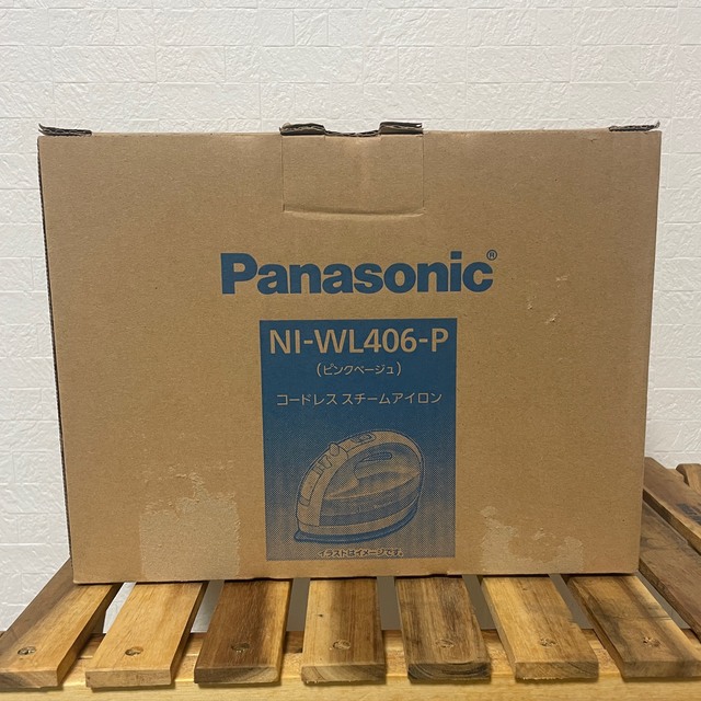 Panasonic(パナソニック)のPanasonic コードレススチームアイロン カルル ピンクベージュ NI-W スマホ/家電/カメラの生活家電(アイロン)の商品写真