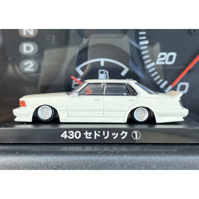 日産(ニッサン)のアオシマ 1/64 グラチャンコレクション 日産 セドリック 430 ホワイト エンタメ/ホビーのおもちゃ/ぬいぐるみ(ミニカー)の商品写真