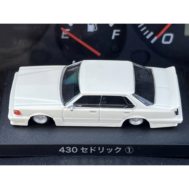 日産(ニッサン)のアオシマ 1/64 グラチャンコレクション 日産 セドリック 430 ホワイト エンタメ/ホビーのおもちゃ/ぬいぐるみ(ミニカー)の商品写真