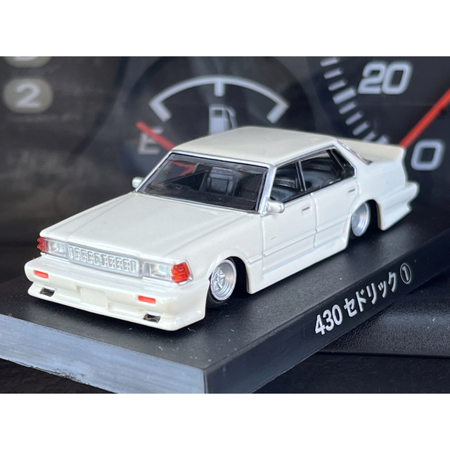 日産(ニッサン)のアオシマ 1/64 グラチャンコレクション 日産 セドリック 430 ホワイト エンタメ/ホビーのおもちゃ/ぬいぐるみ(ミニカー)の商品写真