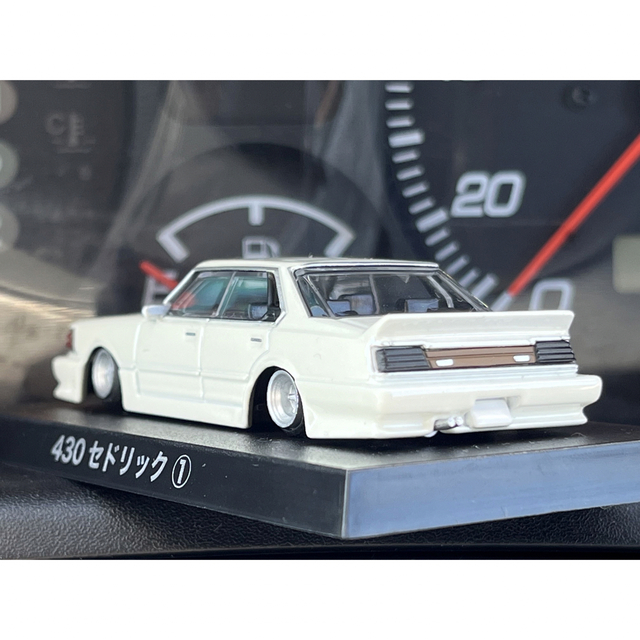 日産(ニッサン)のアオシマ 1/64 グラチャンコレクション 日産 セドリック 430 ホワイト エンタメ/ホビーのおもちゃ/ぬいぐるみ(ミニカー)の商品写真