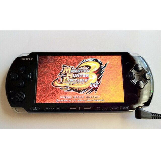 PlayStation Portable(プレイステーションポータブル)のSONY　PSP3000　ジャンク品 エンタメ/ホビーのゲームソフト/ゲーム機本体(携帯用ゲーム機本体)の商品写真