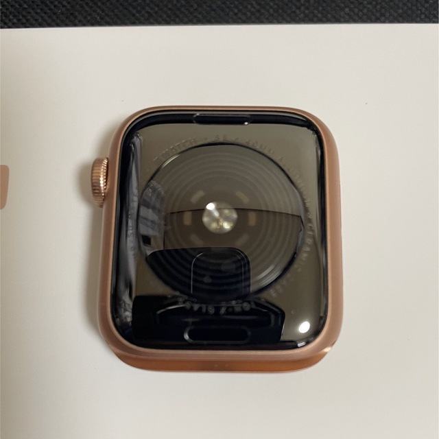 Apple Watch(アップルウォッチ)の【極美品】アップルApple Watch SE 40mm GPSモデル スマホ/家電/カメラのスマホ/家電/カメラ その他(その他)の商品写真