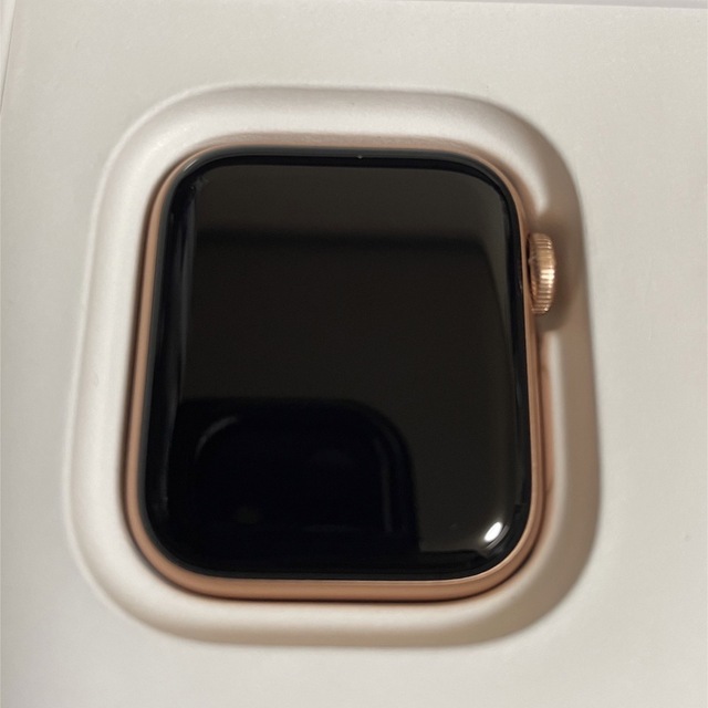 Apple Watch(アップルウォッチ)の【極美品】アップルApple Watch SE 40mm GPSモデル スマホ/家電/カメラのスマホ/家電/カメラ その他(その他)の商品写真