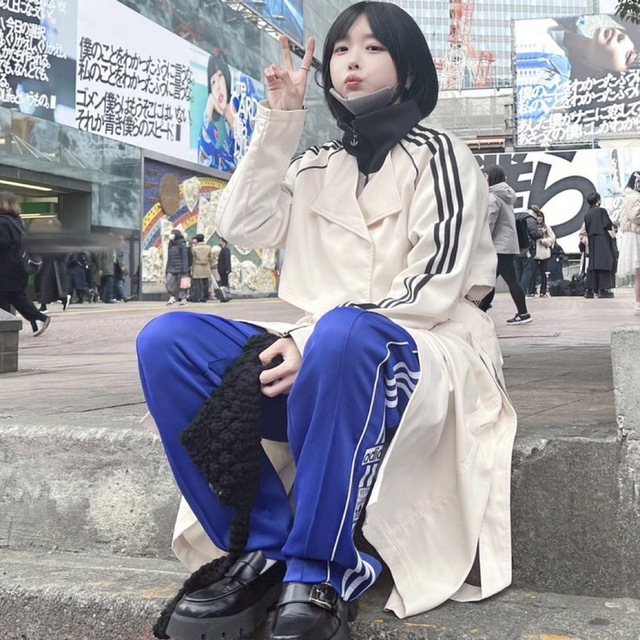 adidas(アディダス)のアディダス adidasトレンチコート あのちゃん レディースのジャケット/アウター(トレンチコート)の商品写真