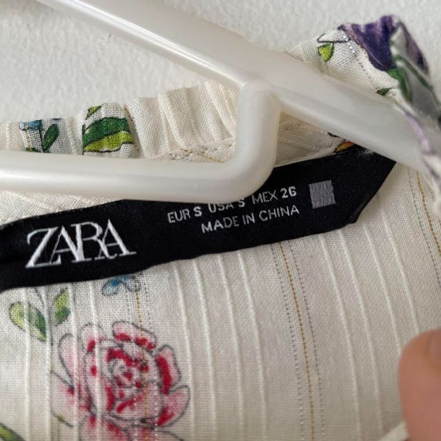 ZARA(ザラ)のZARA ザラ BASIC ベーシック 花柄 ブラウス シャツ カットソー レディースのトップス(シャツ/ブラウス(長袖/七分))の商品写真