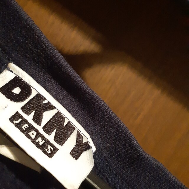 DKNY(ダナキャランニューヨーク)のDKNY ショート丈トレーナー レディースのトップス(トレーナー/スウェット)の商品写真