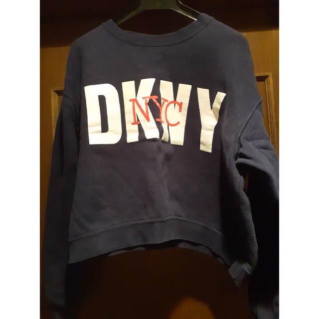 DKNY(ダナキャランニューヨーク)のDKNY ショート丈トレーナー レディースのトップス(トレーナー/スウェット)の商品写真