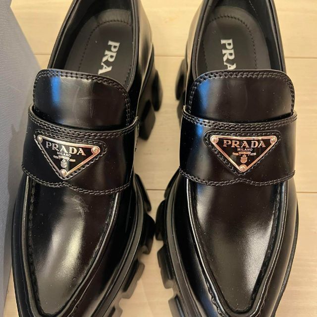 訳あり商品 PRADA - プラダ モノリス ブラッシュドレザー ポインテッド
