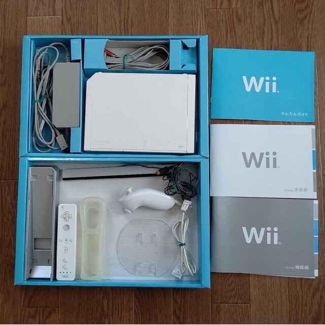 任天堂(ニンテンドウ)のNintendo Wii RVL-S-WD 本体 ゲームソフト3個 リモコン個 エンタメ/ホビーのゲームソフト/ゲーム機本体(家庭用ゲーム機本体)の商品写真