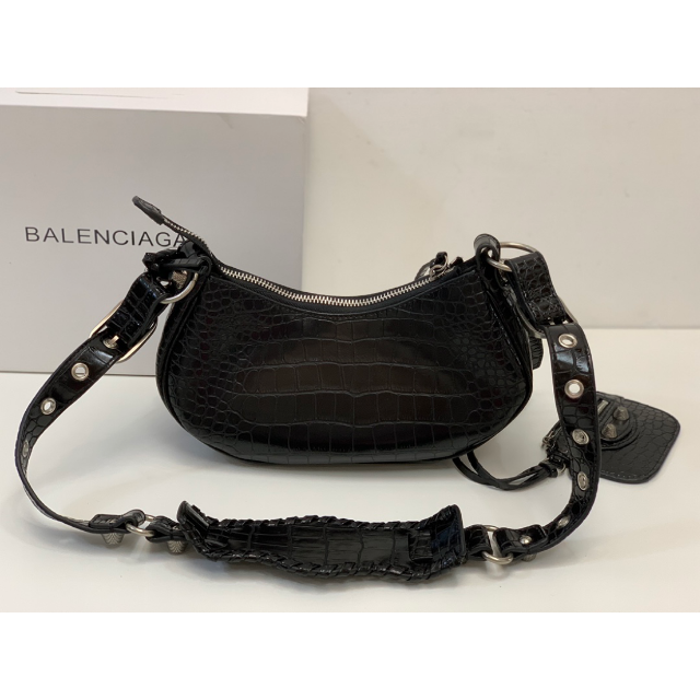 Balenciaga - 新品に近い 1回使用  BALENCIAGA   ショルダーバッグ