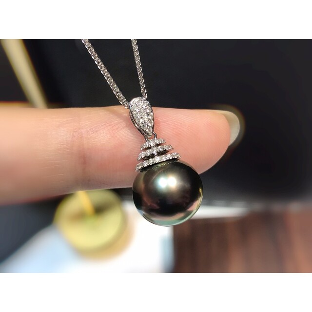 【高級】タヒチ黒蝶真珠　ダイヤモンド付きペンダントトップk18