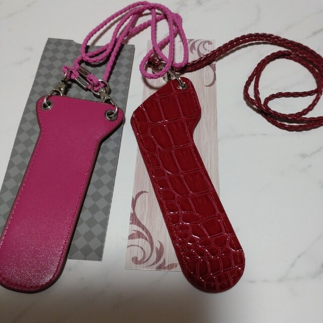 ③ピンク&赤色　ストラップ付電子たばこケースセット メンズのファッション小物(タバコグッズ)の商品写真