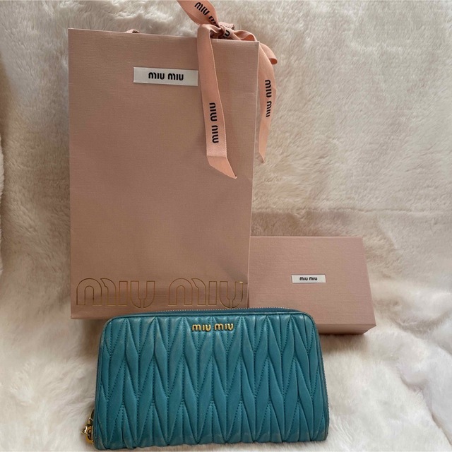 MIUMIU マテラッセ ラウンドファスナー長財布 エメラルドグリーン