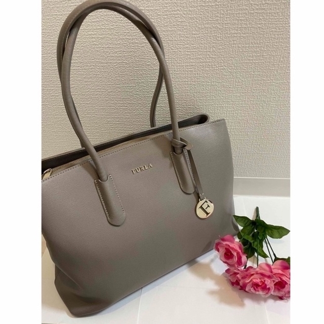 Furla - 【極美品】FURLA フルラ トートバッグ テッサ グレー レザー 多収納の通販 by よん's shop｜フルラならラクマ