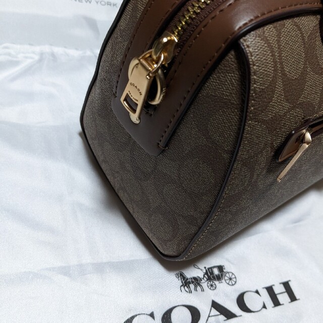 COACH(コーチ)のCOACH  ミニバッグ　シグネチャー　茶色のワンポイント レディースのバッグ(ハンドバッグ)の商品写真