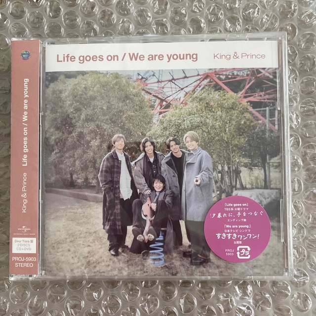 King & Prince(キングアンドプリンス)のLife goes on / We are young  キンプリ エンタメ/ホビーのCD(その他)の商品写真