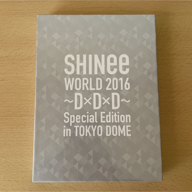 SHINee(シャイニー)の【最終値下】初回限定盤SHINee ブルーレイ 2016 D×D×D 東京ドーム エンタメ/ホビーのDVD/ブルーレイ(ミュージック)の商品写真