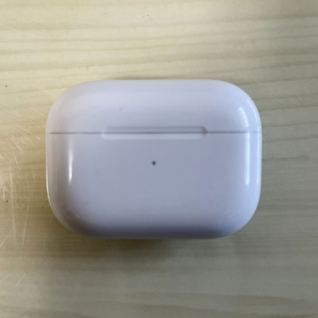 Apple(アップル)のAirPods Pro ノイズキャンセリング付完全ワイヤレスイヤホン スマホ/家電/カメラのオーディオ機器(ヘッドフォン/イヤフォン)の商品写真