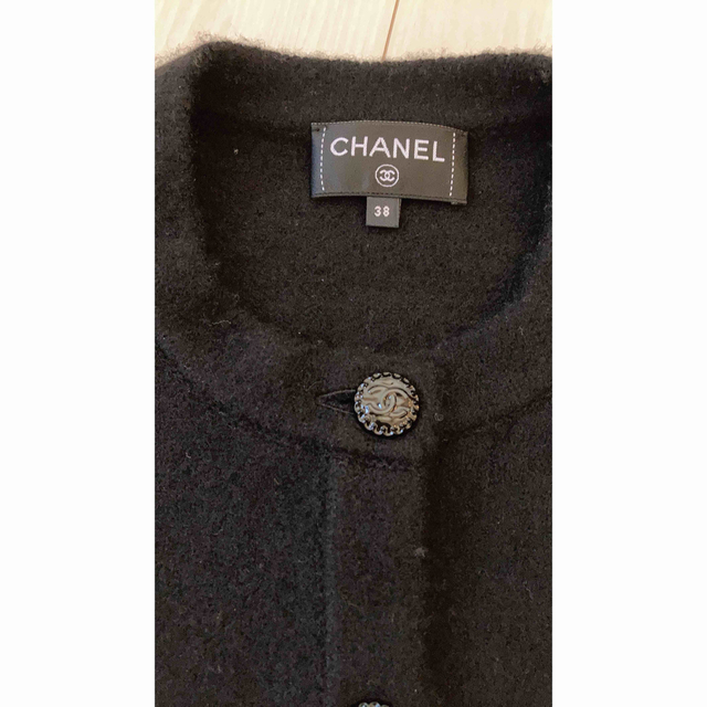 CHANEL(シャネル)のCHANEL カーディガン　ジャケット　38サイズ レディースのジャケット/アウター(ノーカラージャケット)の商品写真