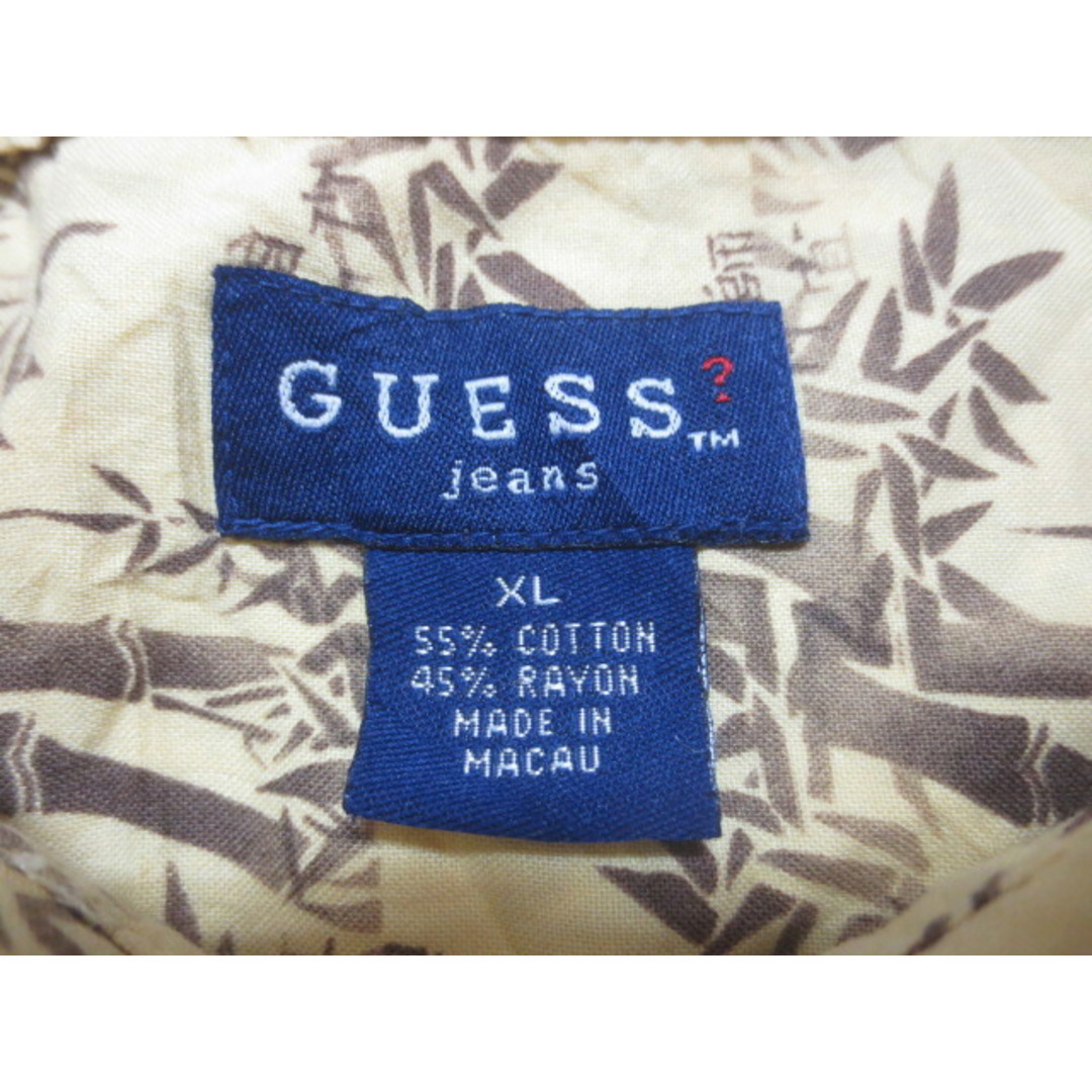 GUESS(ゲス)のゲス/GUESS コットン×レーヨン シャツ 半袖 竹・漢字 総柄 サイズ：XL イエロー系古着 【中古】 メンズのトップス(シャツ)の商品写真