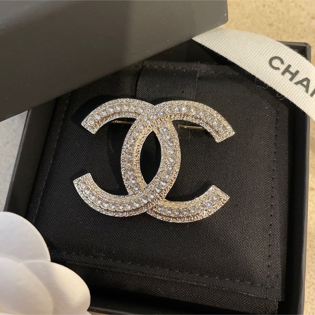 格安人気 CHANEL - 25日まで値下げ 新作 シャネル CHANEL ブローチ