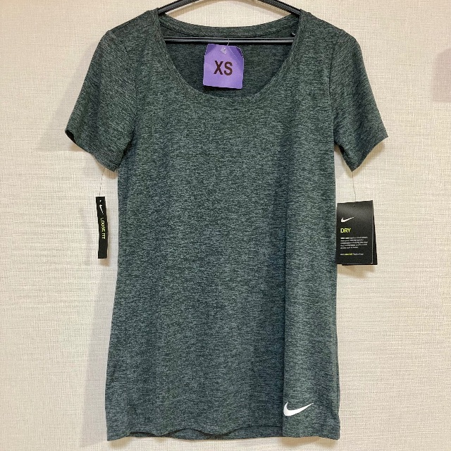 NIKE(ナイキ)のNIKE ナイキ コストコ レディース レジェンド ドライ フィット Tシャツ レディースのトップス(Tシャツ(半袖/袖なし))の商品写真