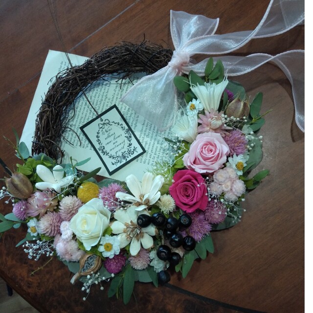 プリザーブドフラワー❁ドライフラワー　♡花かごハーフリース♡ ハンドメイドのフラワー/ガーデン(リース)の商品写真