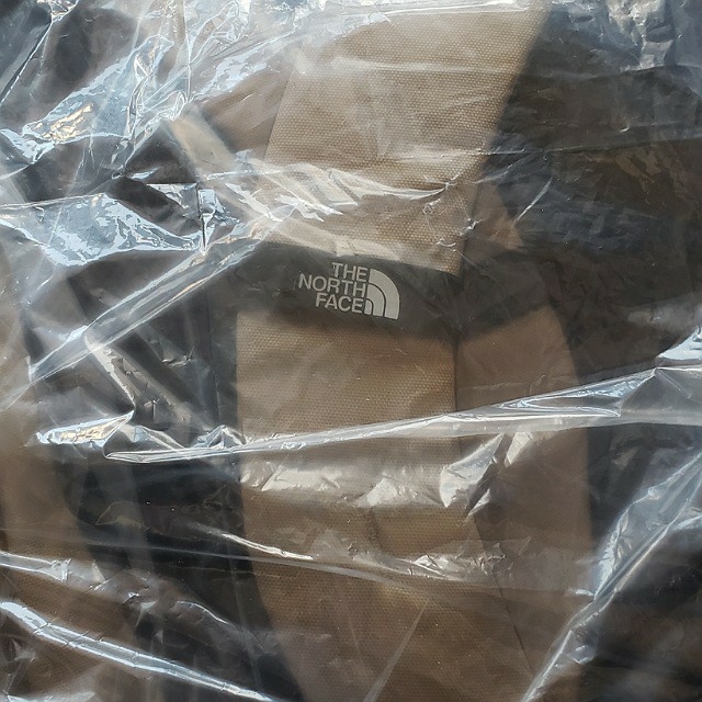 THE NORTH FACE(ザノースフェイス)のノースフェイス   ケルプタン  ベージュ  人気色  ボルダートートパック メンズのバッグ(バッグパック/リュック)の商品写真