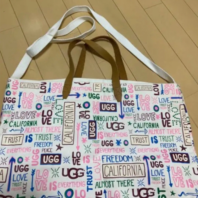 UGG(アグ)のUGG  アグ　トートバッグ【新品】 レディースのバッグ(トートバッグ)の商品写真