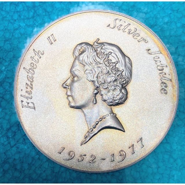 【逸品】1977 イギリス エリザベス シルバージュビリー 大型 銀 メダルの通販 by オッティモ アンティーク｜ラクマ