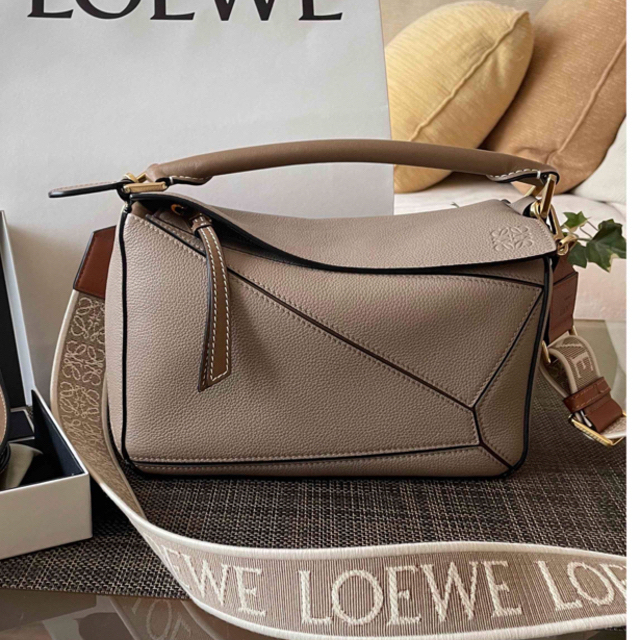 LOEWE(ロエベ)の【美品】LOEWE ロエベ  パズルバッグ スモール　サンドミンク レディースのバッグ(ショルダーバッグ)の商品写真