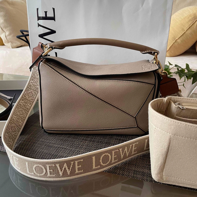 LOEWE(ロエベ)の【美品】LOEWE ロエベ  パズルバッグ スモール　サンドミンク レディースのバッグ(ショルダーバッグ)の商品写真