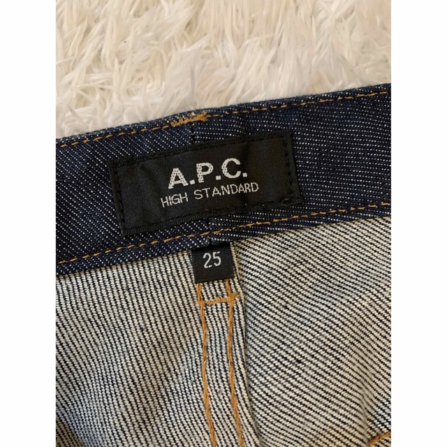 A.P.C(アーペーセー)のA.P.C. Highstandard ハイスタンダード 25インチ 新品未使用 レディースのパンツ(デニム/ジーンズ)の商品写真