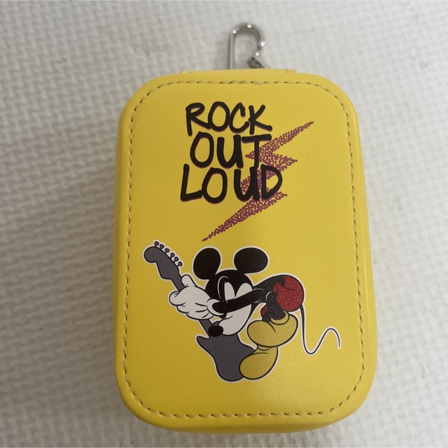 Disney(ディズニー)の新品未使用　ミッキー　イヤホンポーチ スマホ/家電/カメラのオーディオ機器(ヘッドフォン/イヤフォン)の商品写真