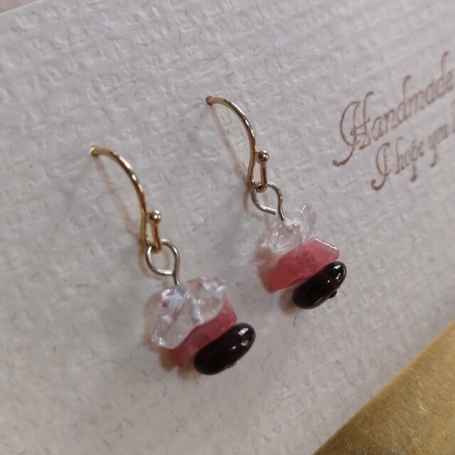 655 マルチカラー 水晶 インカローズ ガーネット 〜 さざれピアスの