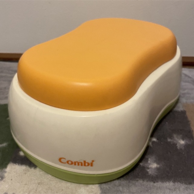 combi(コンビ)のおまるでステップ　combi キッズ/ベビー/マタニティのおむつ/トイレ用品(ベビーおまる)の商品写真