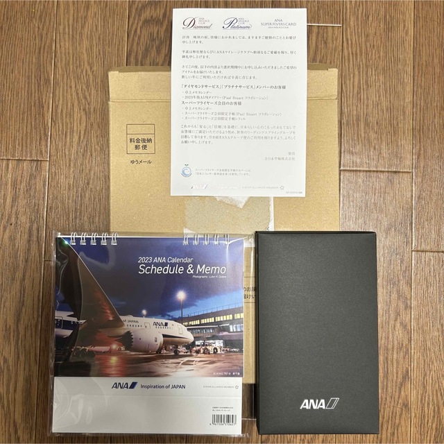 ANA(全日本空輸)(エーエヌエー(ゼンニッポンクウユ))の ANAスーパーフライヤーズ会員限定非売品手帳と卓上カレンダー 全日空2023 エンタメ/ホビーのコレクション(ノベルティグッズ)の商品写真