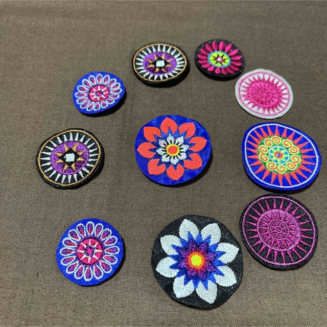 モン族　刺繍　ワッペン　20枚　A ハンドメイド　手芸　パーツ ハンドメイドの素材/材料(各種パーツ)の商品写真