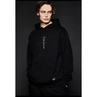 ヨウジヤマモト(Yohji Yamamoto)のyohji yamamoto ニューエラ　パーカー(パーカー)