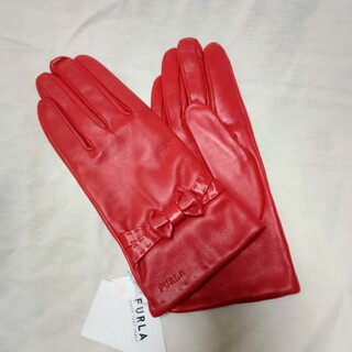 フルラ(Furla)の新品1.5万 FURLA フルラ 高級羊革製 立体リボン付き手袋 赤M(手袋)