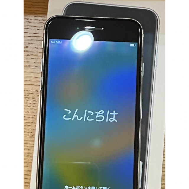 iPhone(アイフォーン)のiPhone se2 第２世代 ホワイト　２５６ＧＢ スマホ/家電/カメラのスマートフォン/携帯電話(スマートフォン本体)の商品写真